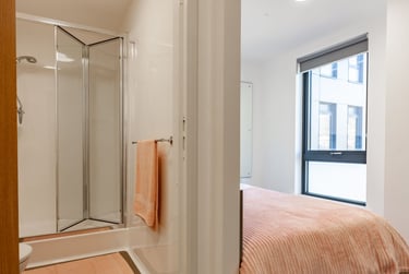 Premium En Suite - Image 6